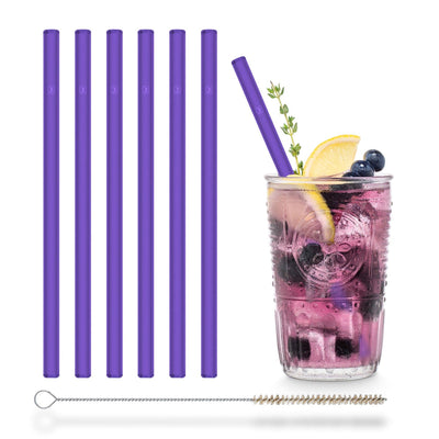 Wiederverwendbare HALM Glasstrohhalme in Neon-Lila in einem Glas Blueberry Spritz