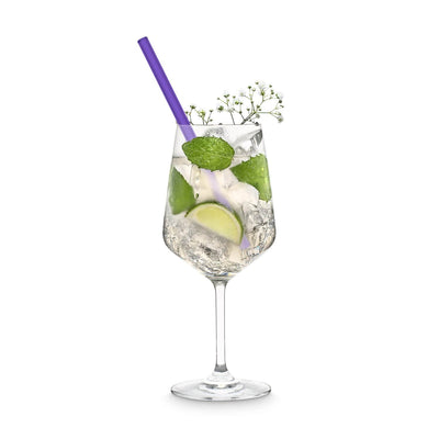 Wiederverwendbare HALM Glasstrohhalme in der Farbe Neonlila für einen Hugo Cocktail in einem Weinglas mit Minze und Limette.