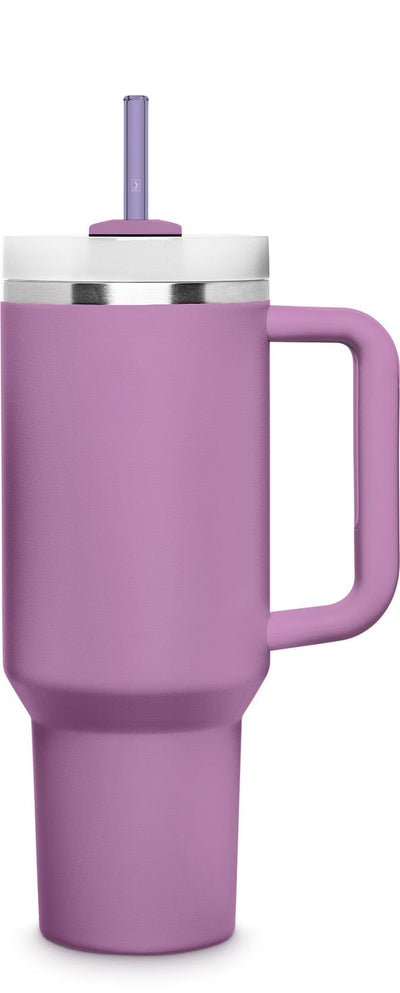 Wiederverwendbare HALM Glasstrohhalme in der Farbe Pastel Lilac (30 cm) genutzt in einem Stanley Cup.