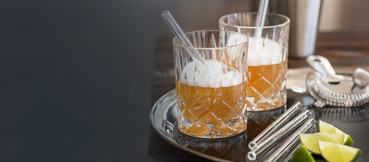 Wiederverwendbare HALM Glasstrohhalme in verschiedenen Längen und Formen für nachhaltigen Trinkgenuss