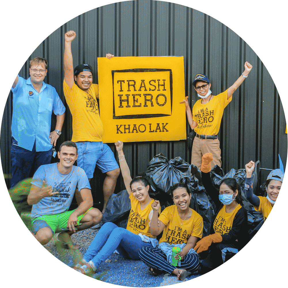 A Trash Hero beach cleanup in Thailand to collect plastic waste, supported by HALM for reusable glass straws.