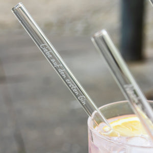 Liebe auf den ersten Gin Tonic pink cocktail glas strohhalme party trinken